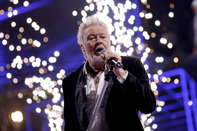 Bilder des Jahres 2024, Entertainment 03 März Entertainment Themen der Woche KW12 Entertaintment Bilder des Tages Sänger Paul Young bei seinem Auftritt bei im Rahmen des Events Die 80er live - Die größte 80er Party der Welt in der Arena auf Schalke. Während der Show wurde bestätigt: Die Party hat einen neuen Weltrekord aufgestellt und gilt mit knapp 45.000 Besuchern offiziell nun als das größte Event seiner Art weltweit. Gelsenkirchen, 23.03.2024 NRW Deutschland Copyright: xChristophxHardtx