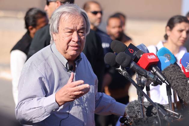 Bilder des Jahres 2024, News 03 März News Themen der Woche KW12 News Bilder des Tages (240324) -- RAFAH CROSSING, March 24, 2024 -- United Nations (UN) Secretary-General Antonio Guterres speaks at the Egyptian side of the Rafah border crossing on March 23, 2024. Guterres reiterated his call for an immediate ceasefire in the besieged Palestinian enclave. (Photo by Xinhua) EGYPT-RAFAH CROSSING-ANTONIO GUTERRES-VISIT MohamedxAhmed 