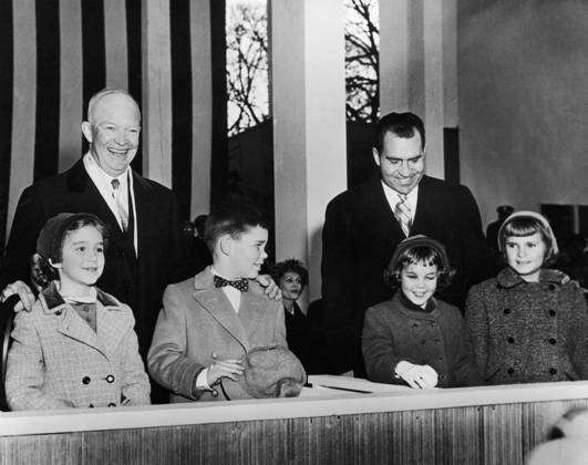 EISENHOWER INAUGURATION. At President Dwight D. Eisenhower s second inauguration, 21 January 1957, he is photographed with his grandchildren, Barbara Anne and David II, and Vice President Richard Nixon and his daughters, Julie,who seems already to have caught David s eye, and Tricia, right.  Copyright: xGRANGERx xGRANGERx 0131683