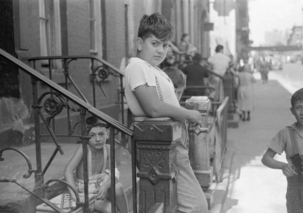 EVANS: NEW YORK, 1938. Children playing on 61st Street between 1st and 3rd Avenues, New York, New York. Photograph by Walker Evans, 1938.  Copyright: xGRANGERx xGRANGERx 0268351