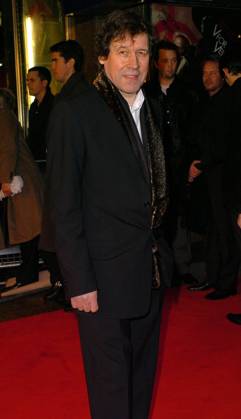 UK FILM PREMIERE OF V FOR VENDETTA STEPHEN REA ARRIVES FOR THE UK FILM PREMIERE OF V FOR VENDETTA SET IN THE FUTURE, WHEN A BRUTAL, FASCIST GOVERNMENT RULES THE UK, AT THE EMPIRE LEICESTER SQUARE, LONDON. 8 MARCH 2005. PICTURES CAN NGUYEN STEPHEN REA, Credit:Can Nguyen Avalon 0542412409