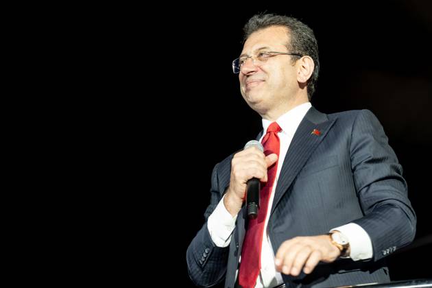 Turkey Local Election Republican People s Party (CHP)™s re-elected third in a row Istanbul Metropolitan Municipality Mayor Ekrem Imamoglu is making a statement regarding the victory of elections at the Sarachane square on March 31, 2024 Istanbul Istanbul Turkey Copyright: xYagizxGurtugx