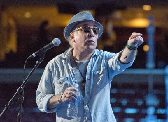 Singer and songwriter Paul Simon rehearses Bridge over Troubled Water prior to the start of the 2016 Democratic National Convention held at the Wells Fargo Center in Philadelphia, Pennsylvania on Sunday, July 24, 2016. Photo Credit: Ron Sachs CNP AdMedia EDITORIAL USE ONLY  Copyright: xx x admphotostwo275231