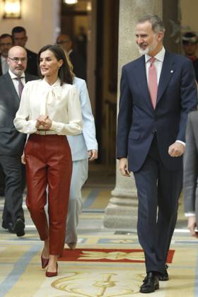 Royals At National Sports Awards - Madrid Queen Letizia and King Felipe on their arrival at the presentation of the National Sports Awards 2022 at the El Pardo Royal Palace, on April 4, 2024, in Madrid (Spain). The National Sports Awards 2022 are convened annually by the Consejo Superior de Deporte (CSD), in order to expressly recognize individuals and entities that, either by their direct activity or personal initiative, or as participants in the development of sports policy, have contributed in an outstanding way to promote or disseminate the physical-sports activity. Photo by Antonio Gutierrez Europa Press ABACAPRESS.COM Madrid Spain  Copyright: xEuropaxPress ABACAx