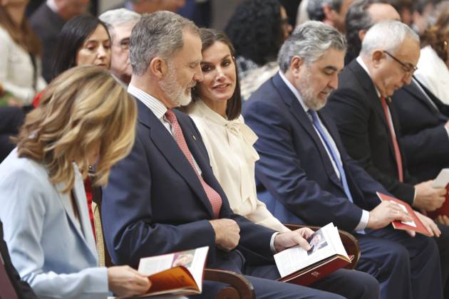 Royals At National Sports Awards - Madrid King Felipe, Queen Letizia and the President of the Consejo Superior de Deportes, JosÃ Manuel Rodriguez Uribes, during the presentation of the National Sports Awards 2022 at the Palacio Real El Pardo, on April 4, 2024, in Madrid (Spain). The National Sports Awards 2022 are convened annually by the Consejo Superior de Deporte (CSD), in order to expressly recognize individuals and entities that, either by their direct activity or personal initiative, or as participants in the development of sports policy, have contributed in an outstanding way to promote or disseminate the physical-sports activity. Photo by Antonio Gutierrez Europa Press ABACAPRESS.COM Madrid Spain  Copyright: xEuropaxPress ABACAx