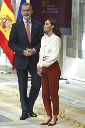 Royals At National Sports Awards - Madrid King Felipe and Queen Letizia during the presentation of the National Sports Awards 2022 at the Royal Palace El Pardo, on April 4, 2024, in Madrid (Spain). The National Sports Awards 2022 are convened annually by the Consejo Superior de Deporte (CSD), in order to expressly recognize individuals and entities that, either by their direct activity or personal initiative, or as participants in the development of sports policy, have contributed in an outstanding way to promote or disseminate the physical-sports activity. Photo by Antonio Gutierrez Europa Press ABACAPRESS.COM Madrid Spain  Copyright: xEuropaxPress ABACAx