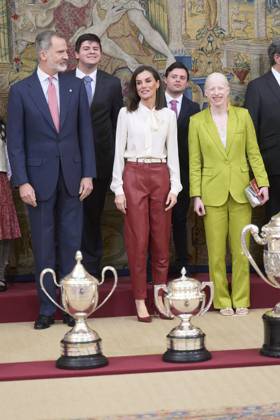 05-04-2024 Madrid Queen Letizia and King Felipe with Susana Rodriguez, born with albinism, five-time world champion in paratriathlon and a Paralympic gold medalist in paratriathlon attend the 2022 national sports awards at the El Pardo palace in Madrid. No Spain Â  Copyright: xPPEx