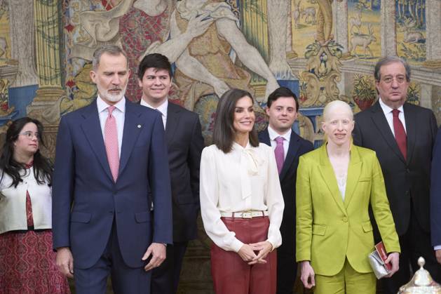 05-04-2024 Madrid Queen Letizia and King Felipe with Susana Rodriguez, born with albinism, five-time world champion in paratriathlon and a Paralympic gold medalist in paratriathlon attend the 2022 national sports awards at the El Pardo palace in Madrid. No Spain Â  Copyright: xPPEx