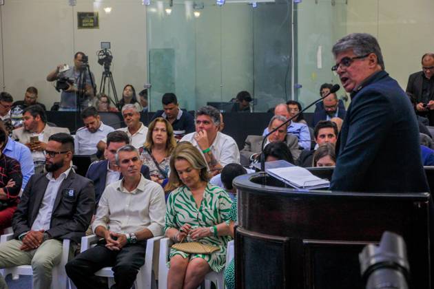 MACEIÓ, AL - 05.04.2024: BOLSONARO EM MACEIÓ - After disembarking late in the morning at the airport in the capital of Alagoas, former President Jair Messias Bolsonaro was honored at the Casa de Tavares Bastos, the Legislative Assembly, where he received the honorary citizenship award, proposed by State Representative Cabo Bebeto (PL) x2517834x  GUIDOxJR.