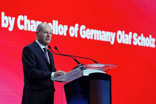 Bilder des Jahres 2024, News 04 April News Themen der Woche KW14 (240407) -- BUCHAREST, April 7, 2024 -- German Chancellor Olaf Scholz addresses a meeting of the leaders of the Party of European Socialists (PES) at the Parliament Palace in Bucharest, Romania, April 6, 2024. (Photo by Xinhua) ROMANIA-BUCHAREST-PARTY OF EUROPEAN SOCIALISTS-LEADERS MEETING CristianxCristel 