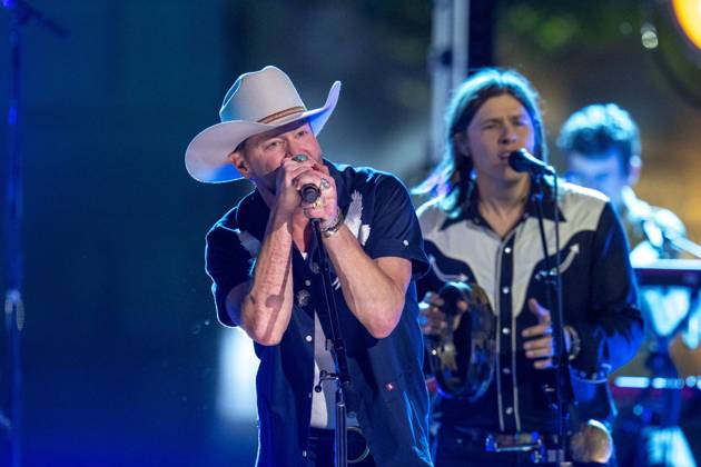 April 5, 2024, Austin, Tx, United States: American country rock band NEEDTOBREATHE with lead singer BEAR RINEHART performs at a taping of CMT Country Crossroads in front of the University of Texas Tower on April 5, 2024. At right is bassist SETH BOLT Austin United States - ZUMAd150 20240405_znp_d150_009 Copyright: xBobxDaemmrichx
