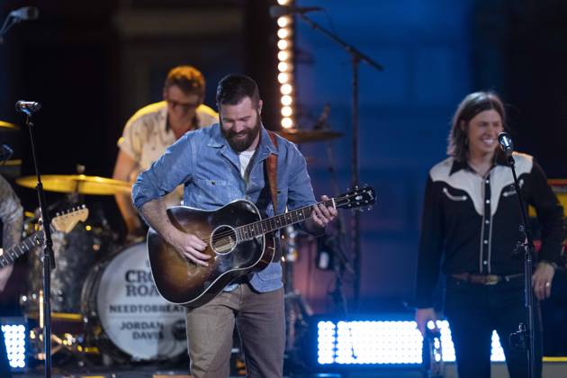 April 5, 2024, Austin, Tx, United States: American country pop singer JORDAN DAVIS performs at a taping of CMT Country Crossroads with band NEEDTOBREATHE in front of the University of Texas Tower on April 5, 2024. Austin United States - ZUMAd150 20240405_znp_d150_013 Copyright: xBobxDaemmrichx