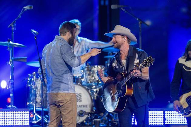 April 5, 2024, Austin, Tx, United States: American country rock band NEEDTOBREATHE with lead singer BEAR RINEHART, r, teams up with country pop singer JORDAN DAVIS performs at a taping of CMT Country Crossroads in front of the University of Texas Tower on April 5, 2024. Austin United States - ZUMAd150 20240405_znp_d150_024 Copyright: xBobxDaemmrichx