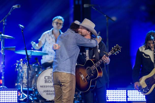 April 5, 2024, Austin, Tx, United States: American country rock band NEEDTOBREATHE with lead singer BEAR RINEHART, r, teams up with country pop singer JORDAN DAVIS performs at a taping of CMT Country Crossroads in front of the University of Texas Tower on April 5, 2024. Austin United States - ZUMAd150 20240405_znp_d150_026 Copyright: xBobxDaemmrichx