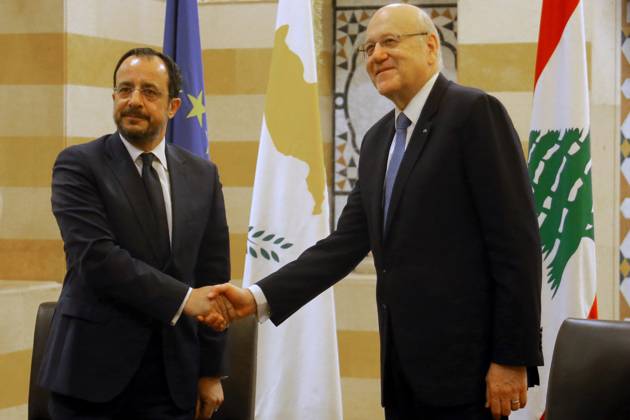 April 8, 2024, Beirut, Beirut, Lebanon: Lebanese Prime Minister NAJIB MIKATI (R) shakes hands with Cypriot President NIKOS CHRISTODOULIDES prior their meeting at Beirut governmental Palace. Christodoulides arrived in Beirut for talks with officials for possible solutions for the incessant flow of displaced Syrians to the island from the Lebanese coast. Beirut Lebanon - ZUMAn313 20240408_zip_n313_005 Copyright: xMarwanxNaamanix