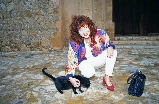 Regina Thoss, deutsche Chanson- und Schlagersängerin, im Urlaub auf Mallorca, Spanien 2002. Mallorca Balearische Inseln Spanien Copyright: xUnitedxArchivesx xAlexanderxStingl STI_8704002443 EDITORIAL USE ONLY