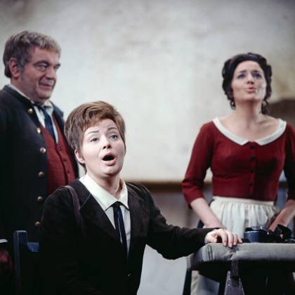 FIDELIO Fidelio, Oper von Ludwig van Beethoven, musikalische Leitung: Karl Böhm, Aufführung der Deutschen Oper Berlin, Opernszene: Josef Greindl als Kerkermeister Rocco, Gwyneth Jones als Fidelio und Leonore, Olivera Miljakovic als Roccos Tochter Marzelline, Berlin Deutschland Copyright: Grimm AGR_82020041 EDITORIAL USE ONLY
