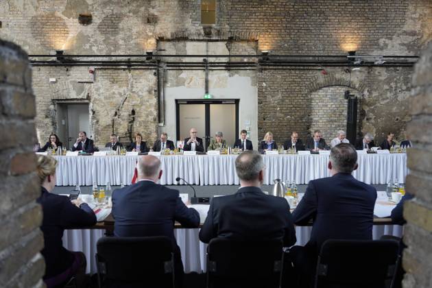 Bilder des Jahres 2024, News 04 April News Themen der Woche KW15 News Bilder des Tages Gemeinsame Kabinettssitzung von Berlin und Brandenburg Gemeinsame Kabinettssitzung von Berlin und Brandenburg auf dem Charité Campus Berlin-Mitte, Regierender Bürgermeister Kai Wegner, Ministerpräsident Dietmar Woidke, Wirtschaftsminister Jörg Steinbach, Wirtschaftssenatorin Franziska Giffey Berlin Berlin GER
