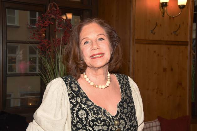 Penny McLean Saengerin Muenchen 09.04.2024 Iberl Buehne im Augustiner Stammhaus 60-jaehriges Buehnenjubilaeum von Hansi Kraus Schauspieler und 10 Jahre Georg Maiers Iberl Buehne im Stammhaus Muenchen