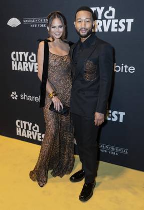 Bilder des Jahres 2024, Entertainment 04 April Entertainment Themen der Woche KW15 Entertainment Bilder des Tages April 10, 2024, New York, New York, United States: Chrissy Teigen and John Legend attend City Harvest Presents The 2024 Gala: Magic of Motown at Cipriani 42nd street in New York on April 10, 2024 New York United States - ZUMAr339 20240410_znp_r339_110 Copyright: xLevxRadinx