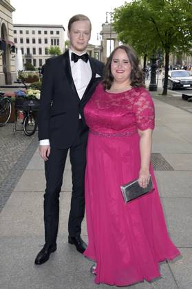 Ricarda Lang mit Partner Florian Wilsch beim 71. Bundespresseball 2024 im Hotel Adlon Kempinski. Berlin, 12.04.2024