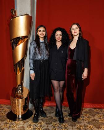 Die DEUTSCHE FILMAKADEMIE lädt zum Nominiertenabend des DEUTSCHEN FILMPREISES 2024 Bayan Layla, Milena Aboyan und Emina Smajic beim Lola Nominiertenabend des Deutschen Filmpreises 2024 in der Bar Brass am 13.04.2024 in Berlin. Copyright: xEventpressxKochanx