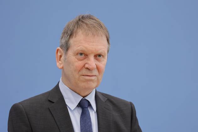 Prof. Dr. Hans-Martin Henning, Vorsitzender vom Expertenrat für Klimafragen (ERK), Direktor Fraunhofer ISE, Deutschland, Berlin, Bundespressekonferenz, Thema: Veröffentlichung des Prüfberichts zur Berechnung der deutschen Treibhausgasemissionen für das Jahr 2023