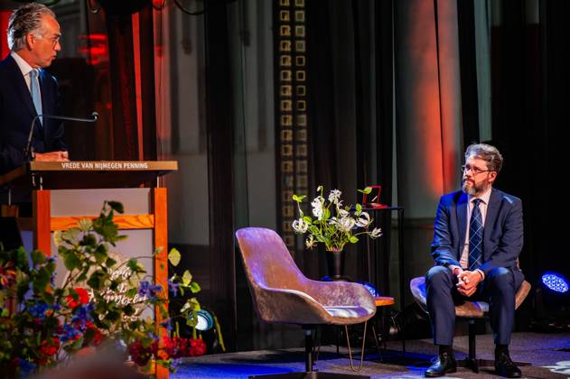 Treaties of Nijmegen Medal 2024 awarded to Bellingcat founder Eliot Higgins in Nijmegen - 18 Apr 2024 Secretary-General of the Ministry of Foreign Affairs, Paul Huijts (L) is seen giving a speech in front of Eliot Higgins (R) from Bellingcat. The Treaties of Nijmegen Medal is a biannual prize awarded to a key international figure or an organization that has made a special contribution in politics, science, economics, or culture to the development and position of Europe, or has contributed to the European peace. This year, Eliot Higgins, the British founder of the international investigative journalism collective Bellingcat received the award for his innovative contribution to peace and human rights. Nijmegen Netherlands Copyright: xAnaxFernandezx xSOPAxImagesx Ana_Fernandez_180424_TreatiesNijmegenMedalEliotHiggins_011