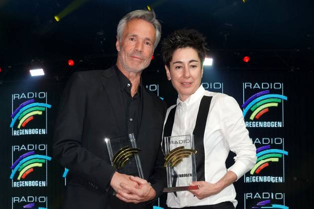 Hannes Jaenicke und Dunja Hayali bei der Verleihung vom Radio Regenbogen Award im Europapark am 19.04.2024 in Rust Radio Regenbogen Award 2024 im Europapark in Rust