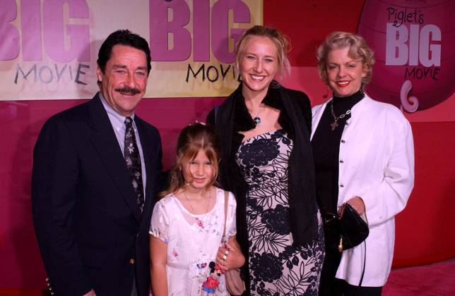 PIGLETS BIG MOVIE PREMIERE LA PETER CULLEN AND FAMILY ARRIVING AT THE PREMIERE OF PIGLET S BIG MOVIE . THE EL CAPITAN THEATER, HOLLYWOOD, CALIFORNIA. 16 MARCH 2003. PICTURES. .,  Copyright: xAmandaxEdwardsx xAvalonx 0546405407