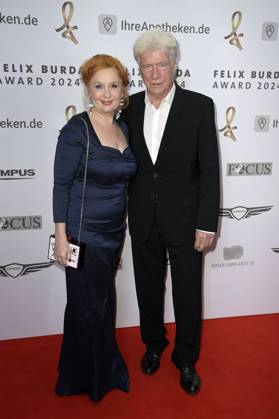 Jürgen Prochnow mit Ehefrau Verena Wengler bei der 19. Verleihung des Felix Burda Award 2024 im Hotel Adlon Kempinski. Berlin, 21.04.2024