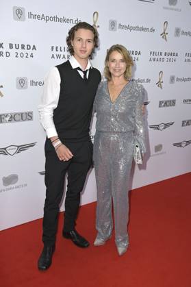 Tina Ruland mit Sohn Jahvis Rahmoune bei der 19. Verleihung des Felix Burda Award 2024 im Hotel Adlon Kempinski. Berlin, 21.04.2024
