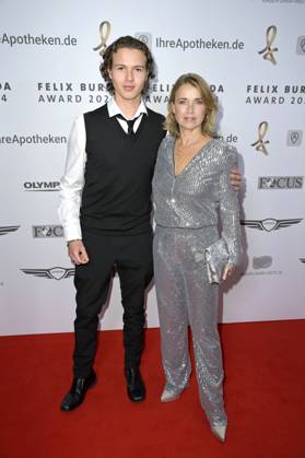Tina Ruland mit Sohn Jahvis Rahmoune bei der 19. Verleihung des Felix Burda Award 2024 im Hotel Adlon Kempinski. Berlin, 21.04.2024