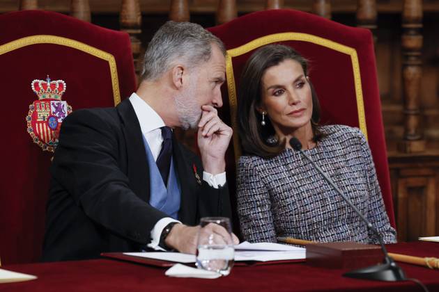 Spain s King Felipe VI (L) and Queen Letizia (R) attend the 2023 Cervantes Award held in Alcala de Henares, Madrid, Spain, 23 April 2024. Spanish writer Luis Mateo Diez has been awarded with the 2023 Cervantes Award. 2023 Cervantes Award !ACHTUNG: NUR REDAKTIONELLE NUTZUNG!  Copyright: xBallesterosx GRAF5413 20240423-55013400746_1
