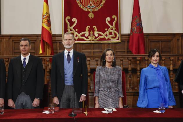 Entertainment Bilder des Tages Spain s King Felipe VI (2l), Queen Letizia ( R), Prime Minister Pero Sanchez (L) and Madrid s regional President, Isabel Diaz Ayuso (R), attend the 2023 Cervantes Award held in Alcala de Henares, Madrid, Spain, 23 April 2024. Spanish writer Luis Mateo Diez has been awarded with the 2023 Cervantes Award. 2023 Cervantes Award !ACHTUNG: NUR REDAKTIONELLE NUTZUNG!  Copyright: xBallesterosx GRAF5419 20240423-55013400796_1