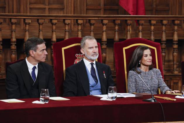 Spain s King Felipe VI (C), Queen Letizia (R) and Prime Minister Pero Sanchez (L) attend the 2023 Cervantes Award held in Alcala de Henares, Madrid, Spain, 23 April 2024. Spanish writer Luis Mateo Diez has been awarded with the 2023 Cervantes Award. 2023 Cervantes Award !ACHTUNG: NUR REDAKTIONELLE NUTZUNG!  Copyright: xBallesterosx GRAF5437 20240423-55013400898_1