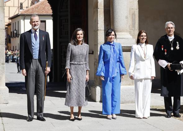 Royals Present The Miguel de Cervantes Prize For Literature - Spain King Felipe, Queen Letizia, the president of the Community of Madrid, Isabel Diaz-Ayuso, the mayor of Alcala, Judith Piquet Flores, and the rector of the University, Josà Vicente Saz, pose on their arrival at the presentation of the 2023 Miguel de Cervantes Award at the auditorium of the University of Alcala, on April 23, 2024, in Alcala de Henares, Spain. The jury awarded the prize to Luis Mateo Diez for being one of the great storytellers of the Castilian language, heir to the Cervantes spirit, writer in the face of all adversity, creator of imaginary worlds and territories . Photo by Antonio Gutierrez Europa Press ABACAPRESS.COM Alcala de Henares Spain Copyright: xEuropaxPress ABACAx