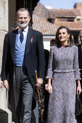 König Felipe VI. von Spanien und Königin Letizia von Spanien bei der Verleihung des Premio Miguel de Cervantes für Literatur an Luis Mateo Diez in der Universidad de Alcala. Alcala de Henares, 23.04.2024