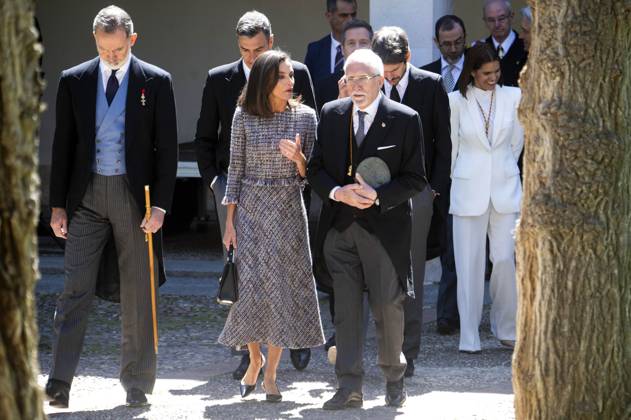 König Felipe VI. von Spanien, Königin Letizia von Spanien und Luis Mateo Diez bei der Verleihung des Premio Miguel de Cervantes für Literatur an Luis Mateo Diez in der Universidad de Alcala. Alcala de Henares, 23.04.2024