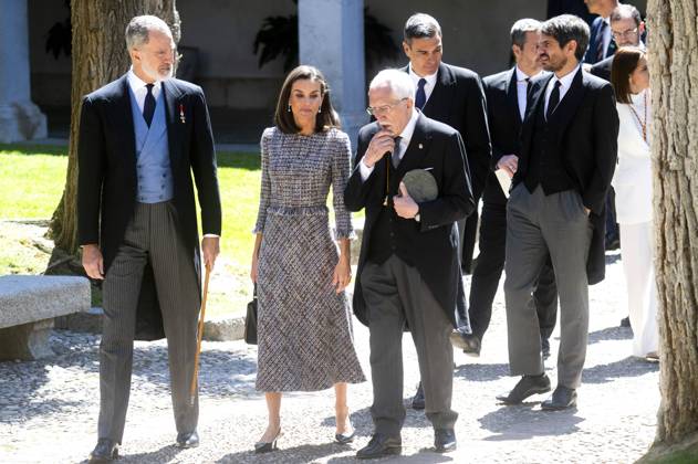 König Felipe VI. von Spanien, Königin Letizia von Spanien und Luis Mateo Diez bei der Verleihung des Premio Miguel de Cervantes für Literatur an Luis Mateo Diez in der Universidad de Alcala. Alcala de Henares, 23.04.2024