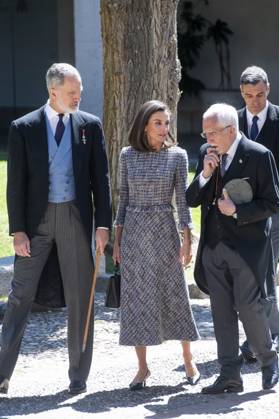 König Felipe VI. von Spanien, Königin Letizia von Spanien und Luis Mateo Diez bei der Verleihung des Premio Miguel de Cervantes für Literatur an Luis Mateo Diez in der Universidad de Alcala. Alcala de Henares, 23.04.2024