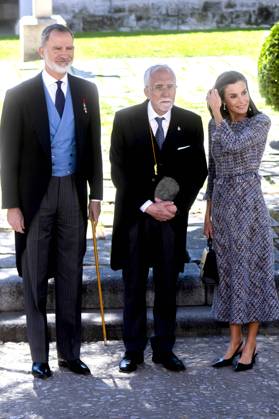 König Felipe VI. von Spanien, Königin Letizia von Spanien und Luis Mateo Diez bei der Verleihung des Premio Miguel de Cervantes für Literatur an Luis Mateo Diez in der Universidad de Alcala. Alcala de Henares, 23.04.2024