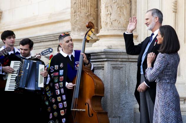 König Felipe VI. von Spanien und Königin Letizia von Spanien bei der Verleihung des Premio Miguel de Cervantes für Literatur an Luis Mateo Diez in der Universidad de Alcala. Alcala de Henares, 23.04.2024