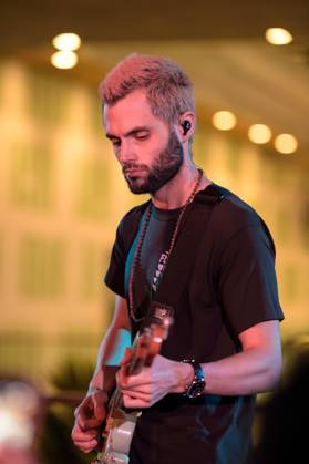 Penn Badgley performs with his band MOTHXR at Brickell City Centre in Miami 159725, Penn Badgley performs with his band MOTHXR at Brickell City Centre. Miami, Florida - Monday November 28, 2016.,  Copyright: xJavierxGilxVieco,xPacificCoastNewsx xAvalonx 0532772085