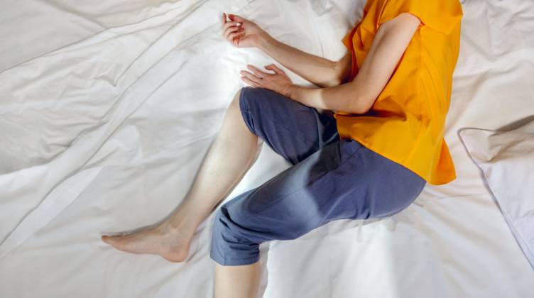 Woman sleeping on bed at home model released, Symbolfoto, MBLF00386