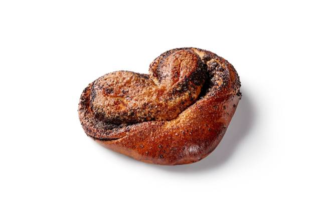 IMAGO Creative: Food, Mohn ?weet bun with poppy seed filling and browned crust on white Freshly baked sweet bun with poppy seed filling and browned crust presented on white background. Popular pastries concept Copyright: xZoonar.com NazarovxSergeyx 21422228