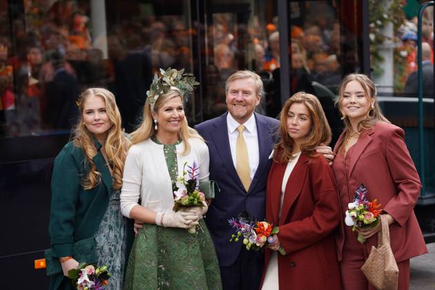Bilder des Jahres 2024, Entertainment 04 April Entertainment Themen der Woche KW17 Entertainment Bilder des Tages Emmen - The king and his family and members of the royal family celebrate King s Day in Emmen, Drenthe. However, King Willem Alexander and Queen Maxima first have their photo taken with their daughters Anp Hollandse Hoogte Persbureau Meter netherlands out - belgium out  Copyright: xx x496999673x originalFilename: 496999673.jpg