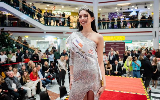 20240113 Wahl Miss und Mister Vienna WIEN, OESTERREICH - 13. JAENNER: Miss Vienna 2024 Lucia Sisic anlaesslich der Miss und Mister Vienna Wahl unter dem Motto sowiedubist in der Wiener Lugner City am 13. Jaenner 2024 in Wien, Oesterreich. 240113_SEPA_17_119 Copyright: xIsabellexOuvrardx SEPAxMedia