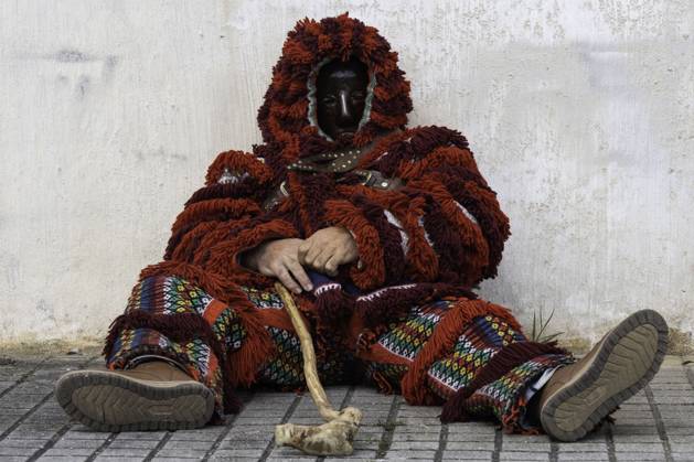 Bilder des Jahres 2024, News 04 April News Themen der Woche KW17 News Bilder des Tages April 28, 2024: VilarioÂ±o de Conso, Ourense, Spain. Parade during the ninth edition of the Iberian Masquerade Festival Ã¢â‚¬oeVibo Mask FestivalÃ¢â‚¬Â. The contingents participated showing their traditional carnival masks and costumes, accompanied by music and performing dances and jokes to the public. - ZUMAl178 20240428_znp_l178_018 Copyright: xCristianxLeyvax