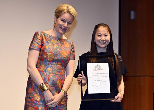 Entertainment Themen der Woche KW18 Entertainment Bilder des Tages Queen Mathilde of Belgium and Dr Jingjing Zhu pictured during the ceremony for the 50th anniversary of the Baillet Latour foundation and award ceremony of the Baillet Latour Biomedical Award, in Brussels, Monday 29 April 2024. The Baillet Latour Biomedical Award has been awarded annually since 2022 to promising young researchers in Belgium in the field of biomedical sciences.  ERICxLALMAND 91820023